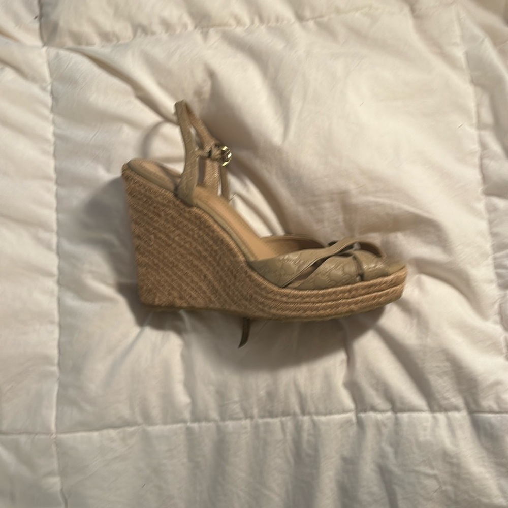 Gucci sandal wedges size 7
